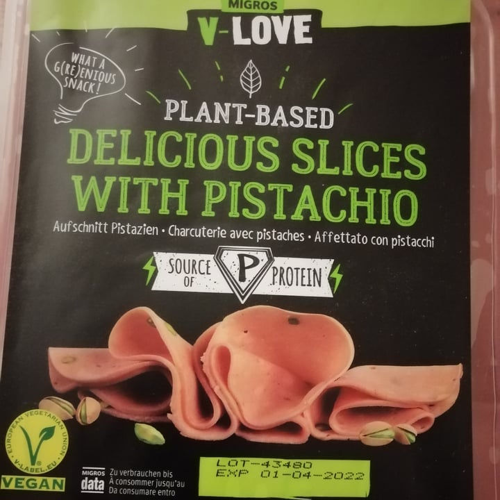 photo of Migros V-Love Delicious slices with pistacchio shared by @chocomomo0601 on  14 Mar 2022 - review