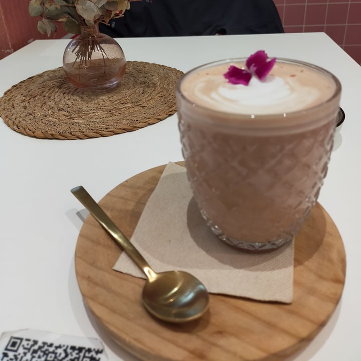photo of Pumpernickel Artisan Bakery Pink Latte shared by @deliquesciencia on  04 Oct 2021 - review