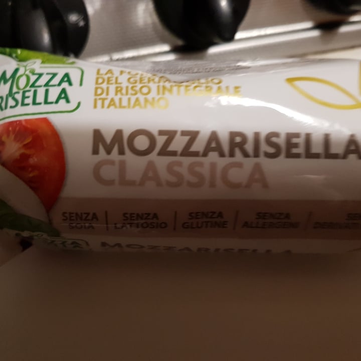 photo of Mozzarisella Mozzarisella Classic shared by @giulipimpiveg on  16 Jan 2022 - review