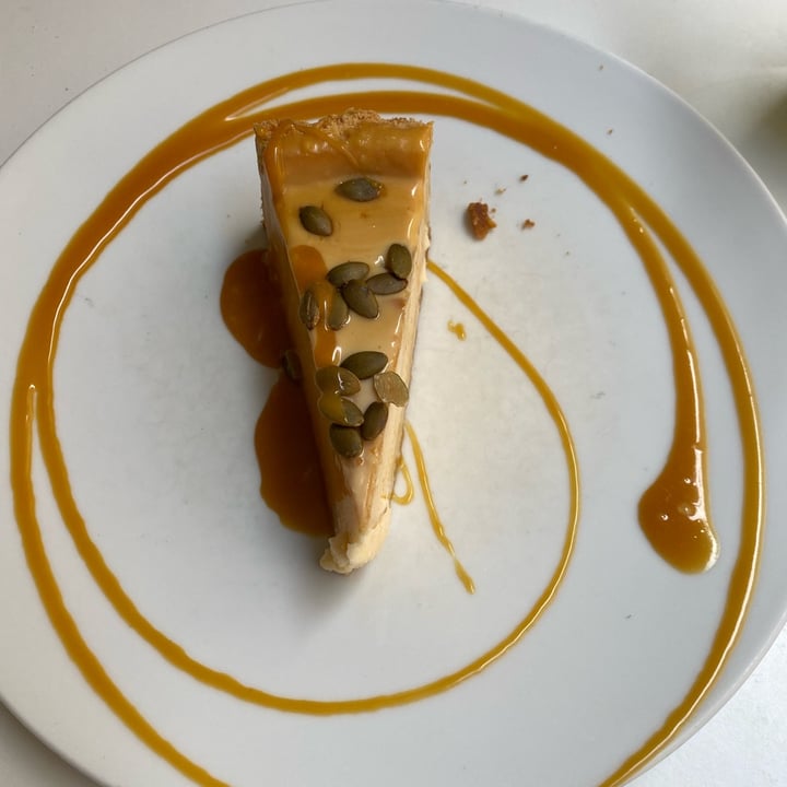 review photo of EL VERGEL RESTAURANT VEGÀ Tarta de queso con caramelo salado y semillas de calabaza shared by @elisagambicchia on 07 May 2022 - review