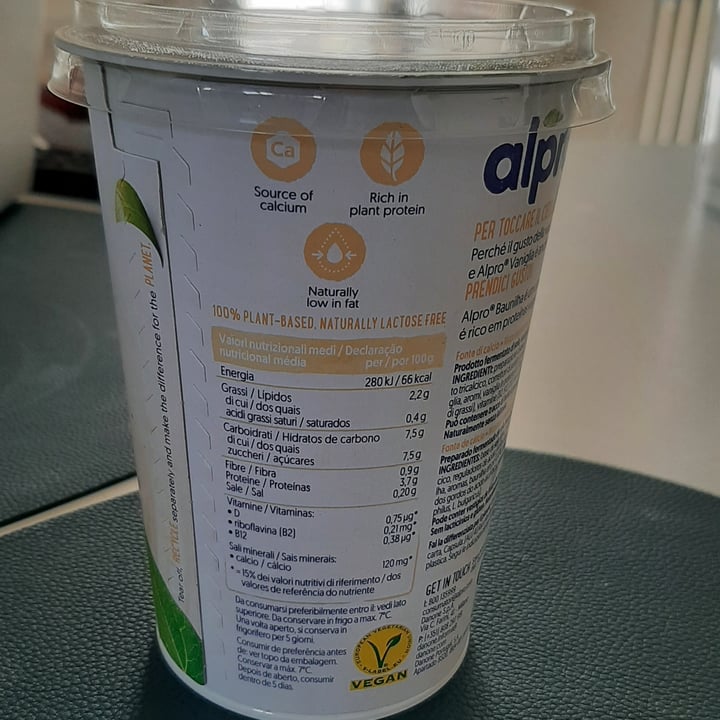 review photo of Alpro Vaniglia Baunilha Yogurt shared by @zingara on 16 Apr 2022 - review