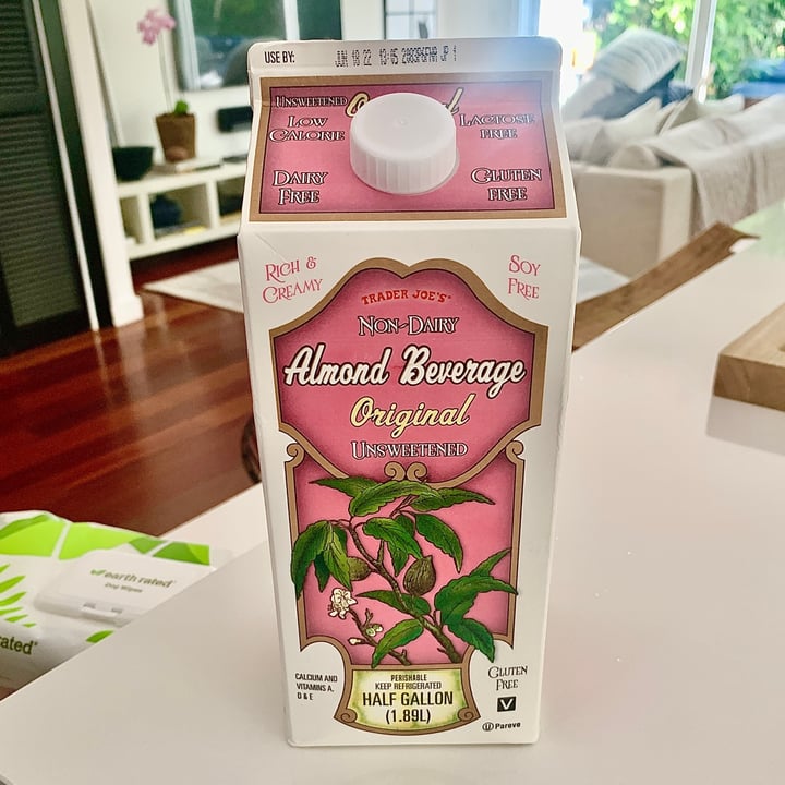 photo of Trader Joe's Almond Beverage Unsweetened Original shared by @paulaneder on  09 May 2022 - review