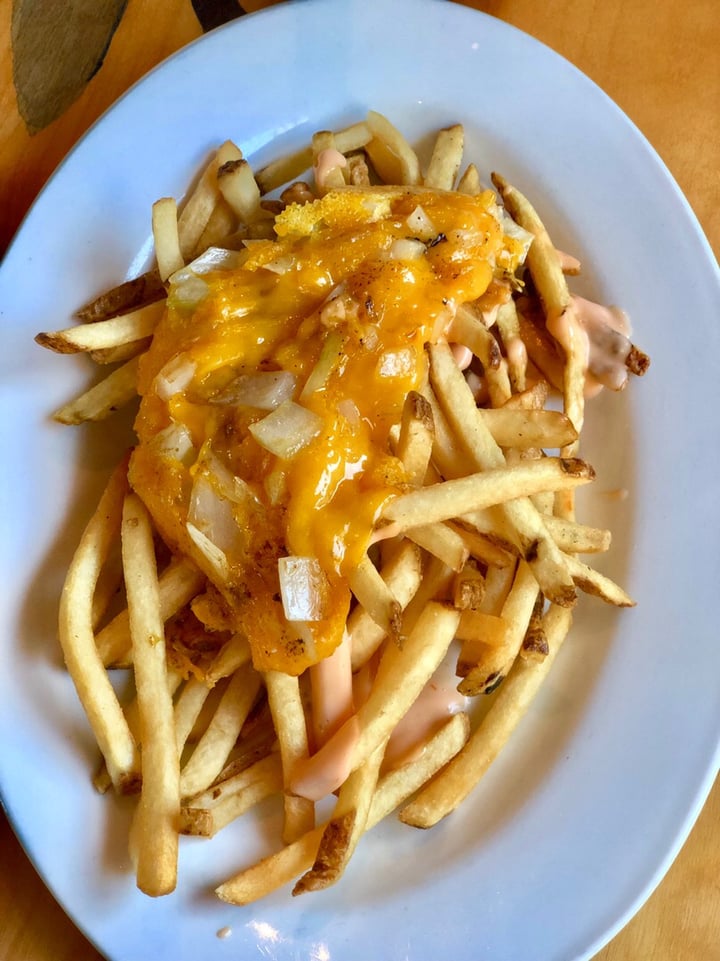 photo of Green New American Vegetarian West coast fries shared by @vegan-treehugger on  11 Jul 2019 - review