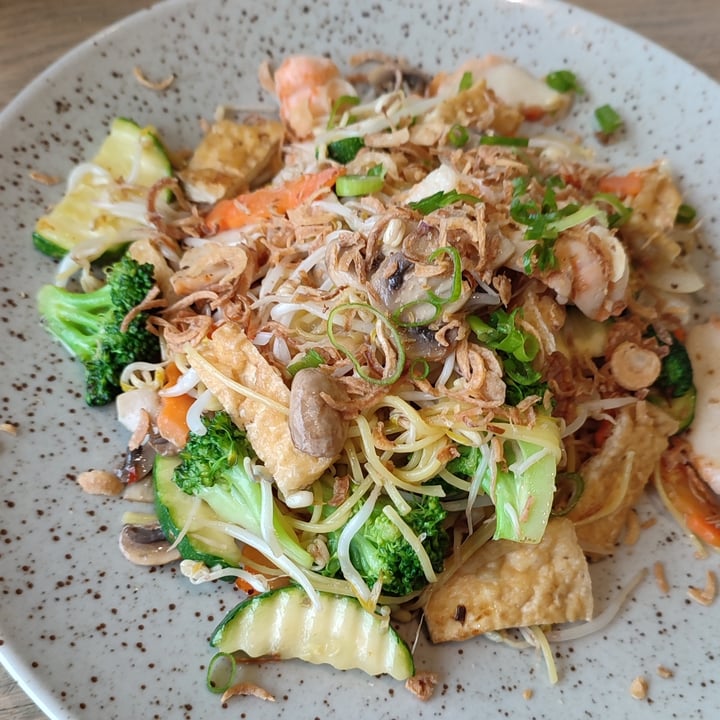 photo of Loving Hut Iceland Chow Mien shared by @pickyrabbit on  16 Sep 2021 - review