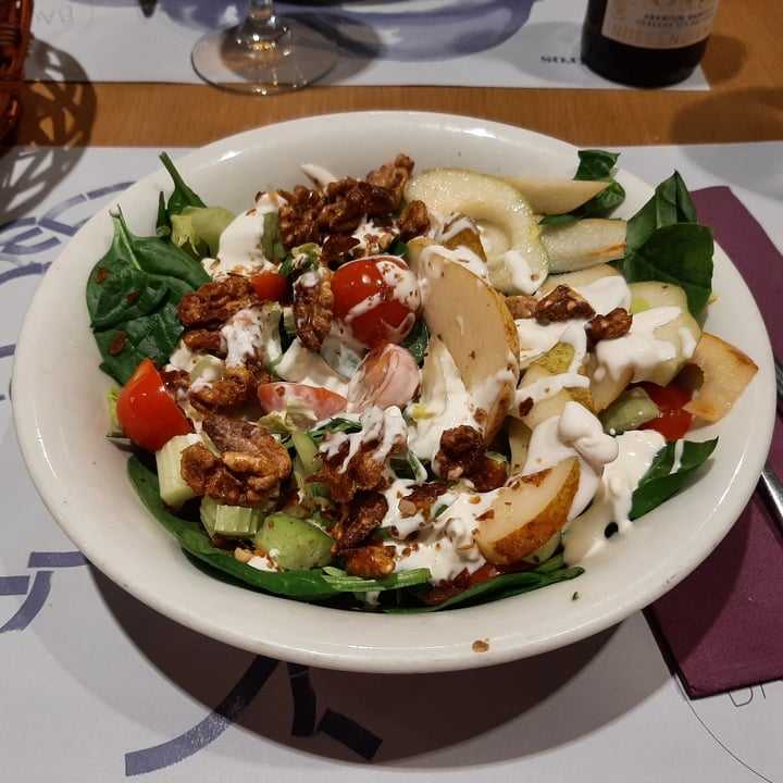 review photo of Restaurante Baobab S.L. Ensalada de escarola, peras y queso "de cabra" Opción vegana shared by @edusantana on 14 Feb 2022 - review