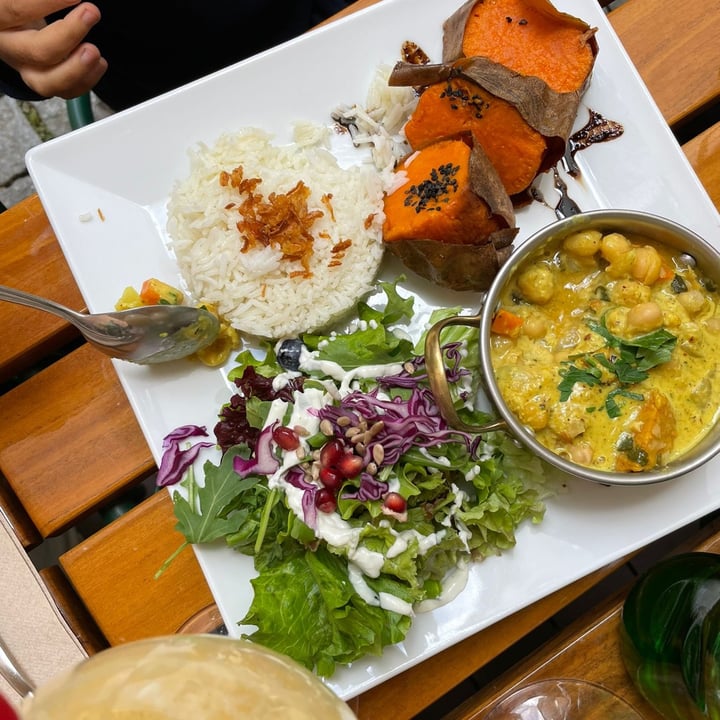 photo of Organi Chiado Lentil curry shared by @c22 on  27 Jun 2022 - review