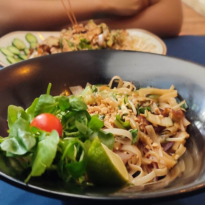 review photo of Le Bistrot Viet Banh Pho Xao Vegano shared by @veganeandos on 30 Jul 2022 - review