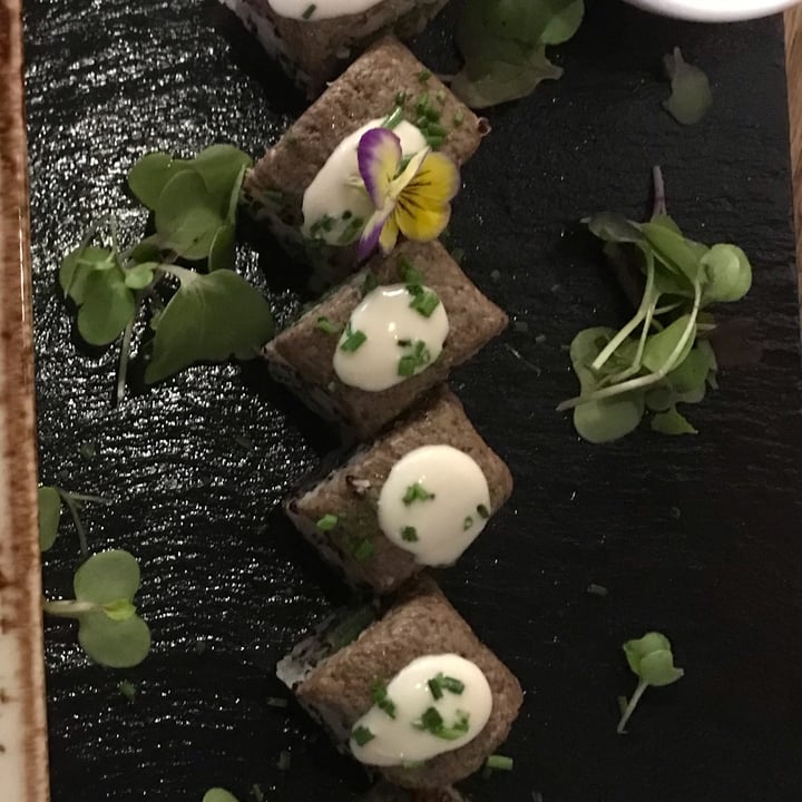 photo of Roots & Rolls Mushroom - Sushi - Uramaki shared by @martafusano on  08 Jul 2022 - review