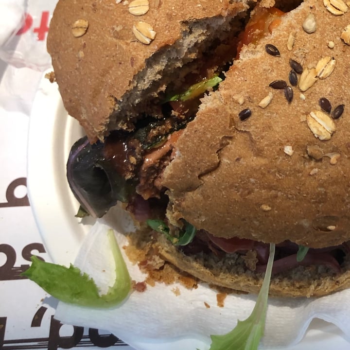 photo of Veg&Veg Burger shared by @violettaplantbased on  13 Jul 2022 - review