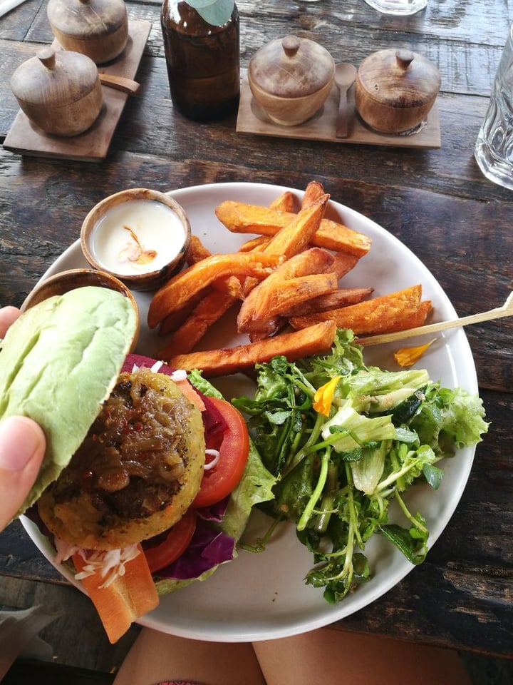 photo of Peloton Supershop Veg Out Burger shared by @consciouslifehacks on  21 Nov 2018 - review