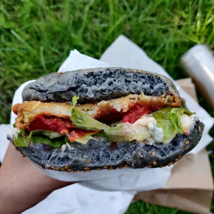 photo of Il Baracchino Itinerante Veggie Black Burger shared by @vales on  14 Sep 2021 - review