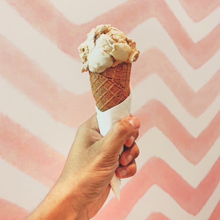 review photo of Kind Kones Almond Brittle Fudge Ice cream shared by @goodvibesonly on 10 Oct 2019 - review