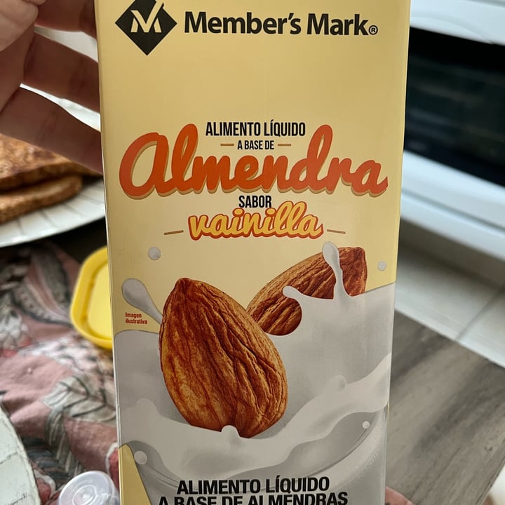 photo of Member's Mark  Alimento líquido a base de Almendra Sabor Vainilla shared by @lizmunoz7211 on  25 May 2022 - review