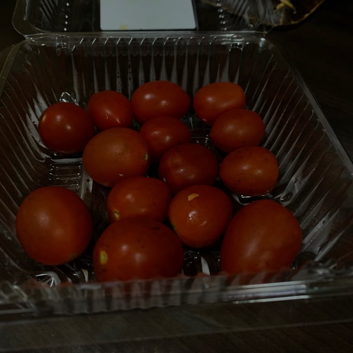 photo of Crunchy fresh Grape cheery tomato shared by @taritakaur on  20 Feb 2022 - review