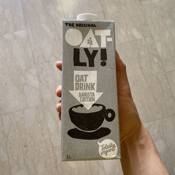 photo of Oatly Oat Drink Barista Edition  shared by @leumaseel on  17 Jun 2021 - review
