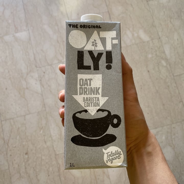 review photo of Oatly Oat Drink Barista Edition shared by @leumaseel on 17 Jun 2021 - review