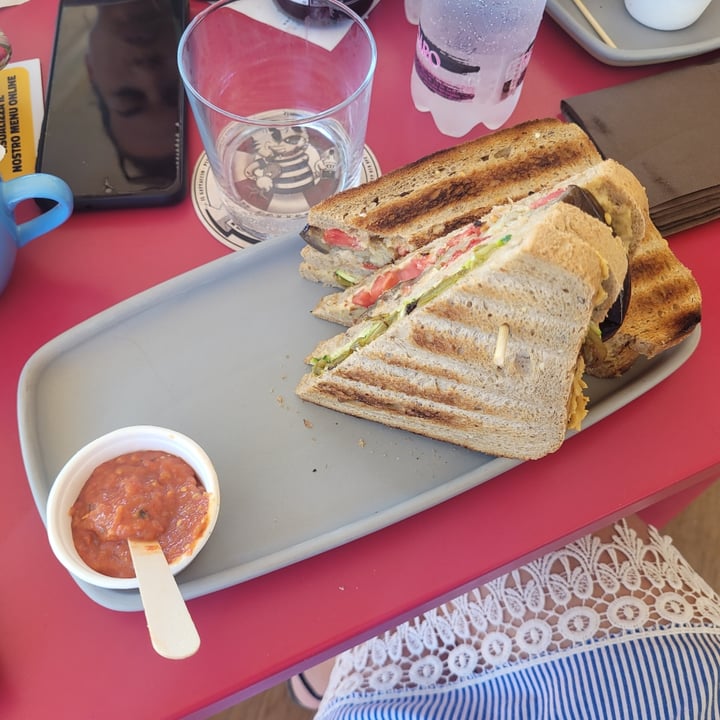 review photo of Il Gattaccio Club Sandwich vegano shared by @raccoonlavi on 30 Jul 2022 - review