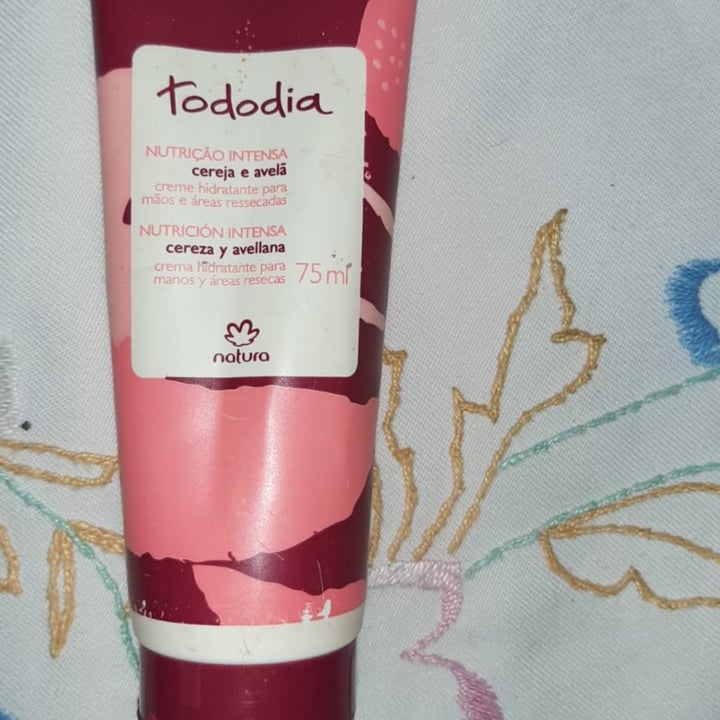 photo of Natura Creme Cereja e Avelã 100ml shared by @444teh on  29 Jan 2022 - review