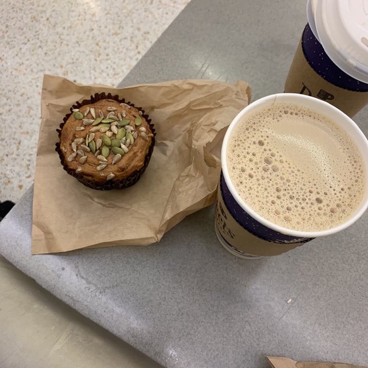 photo of Peet's Coffee - Gate 72 Latte with Oat Milk shared by @hellatirella on  14 Dec 2019 - review