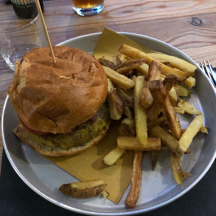 photo of Big Blue Milano Marittima Avo-Cutie Burger shared by @teresabenini on  14 Jun 2022 - review