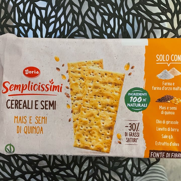 photo of I semplicissimi doria Crackers Grano Saraceno e Semi Di Chia shared by @lapalermitanavegana on  17 Jun 2022 - review