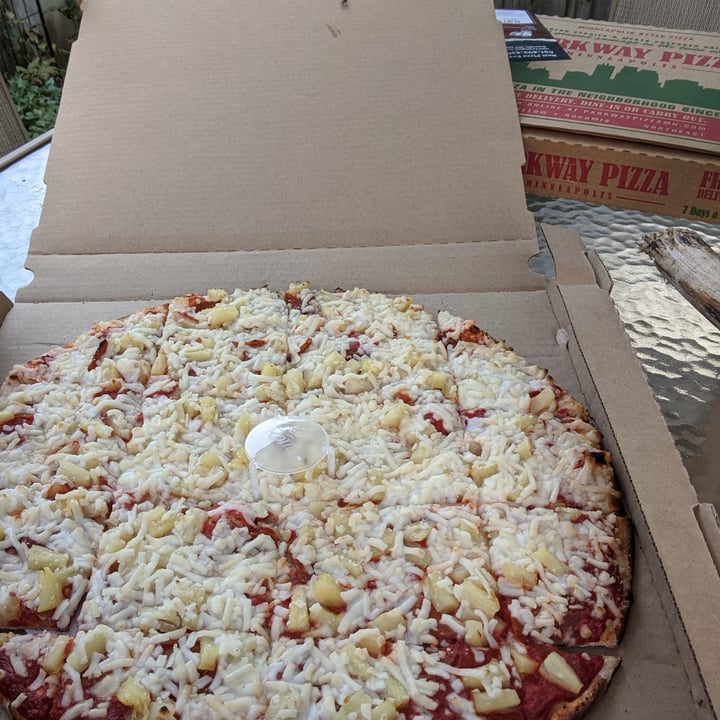 photo of Parkway Pizza Northeast Vegan Hawaiian Pizza shared by @compassionatekisses on  02 Oct 2020 - review