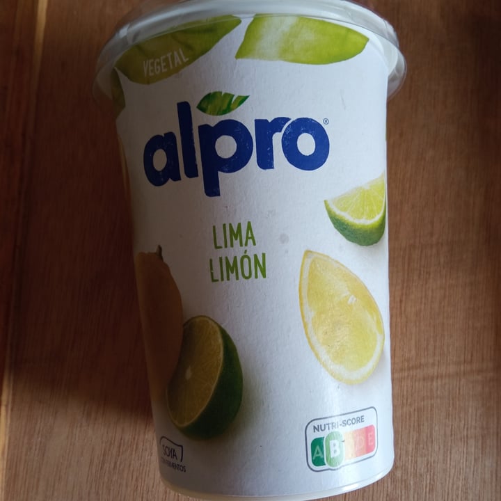 photo of Alpro Yogur lima Limón shared by @rolandobolson on  31 Aug 2022 - review