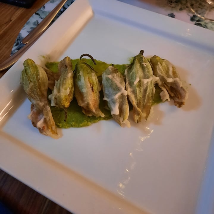 photo of L'OV Osteria Vegetariana Fiori di zucca fritti shared by @genny20 on  05 Aug 2022 - review