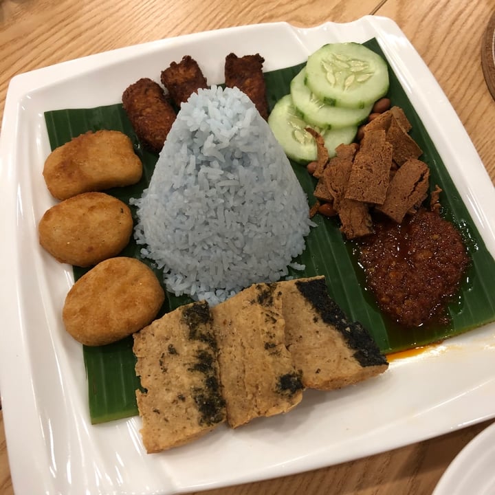 photo of Green Ba Vegetarian Restaurant Blue Pea Nasi Lemak shared by @soy-orbison on  19 Dec 2019 - review