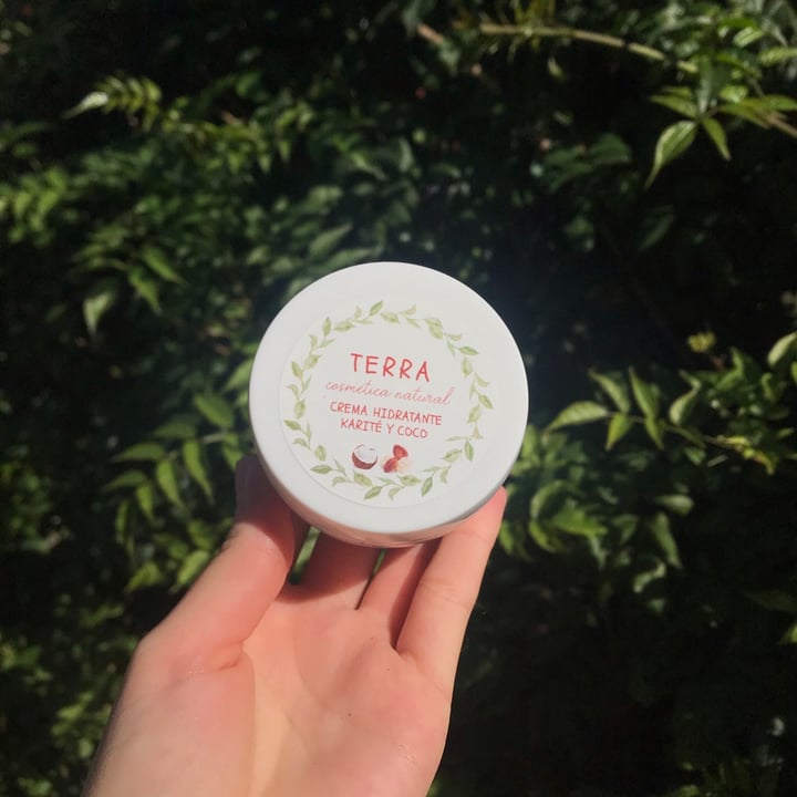 photo of Terra Cosmética Natural Crema Hidratante De Karité Y Coco shared by @veggggggg on  23 Jun 2020 - review