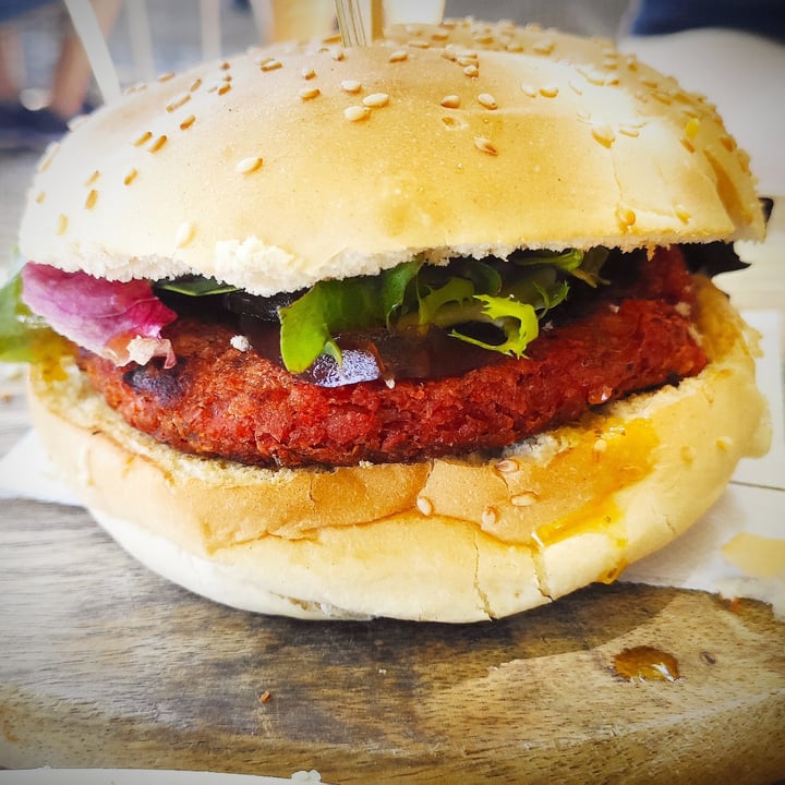 review photo of Fronteira Gastrobar-Tapas Wines Gins Hamburguesa / patatas bravas / cogumelos shared by @spiderwebs on 14 Sep 2020 - review