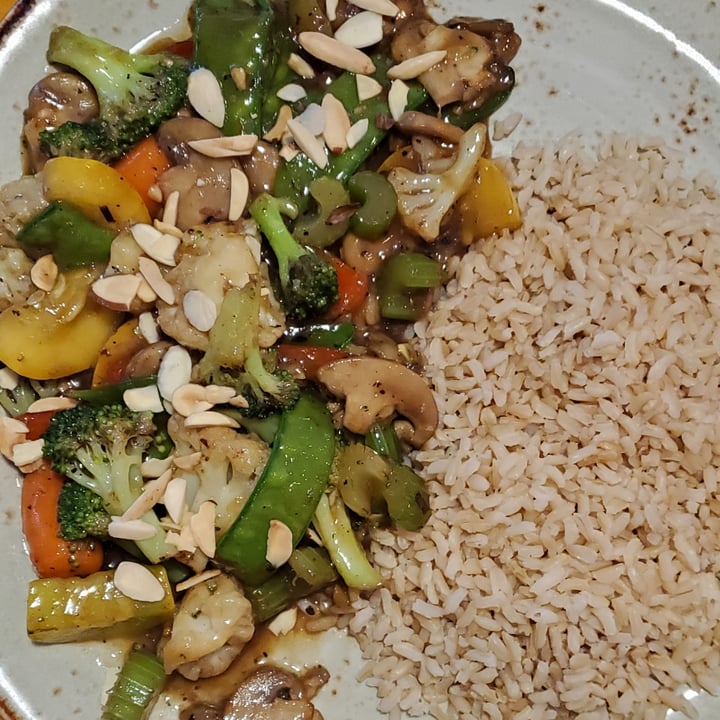 review photo of The good earth Wok seared vegetables shared by @4thepiggies on 11 Dec 2021 - review
