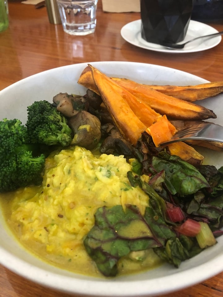 photo of The Healthy Hub Cafe & Wellness Centre The hub bowl- Sweet potato chips shared by @lisajane on  29 Feb 2020 - review