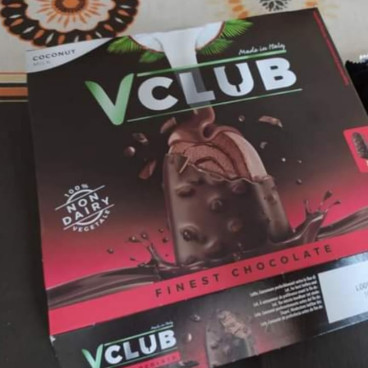 photo of VClub Finest Chocolate Tub shared by @claraysusperros on  05 May 2021 - review