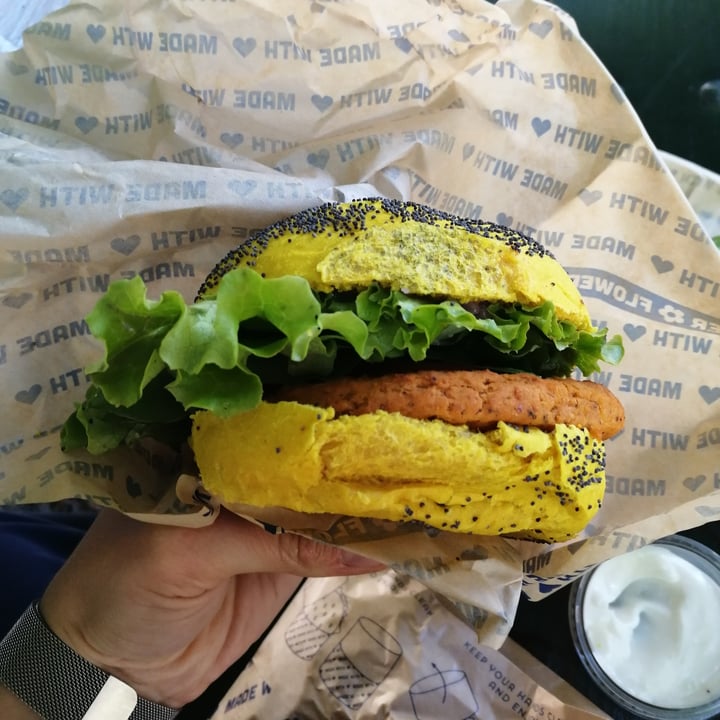 photo of Flower Burger Spicy cecio shared by @bettazara on  23 May 2021 - review