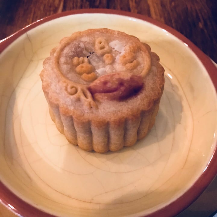 photo of Ohms Cafe & Bar Sweet Potato & Ginger Mooncake shared by @kaylabear on  25 Sep 2018 - review
