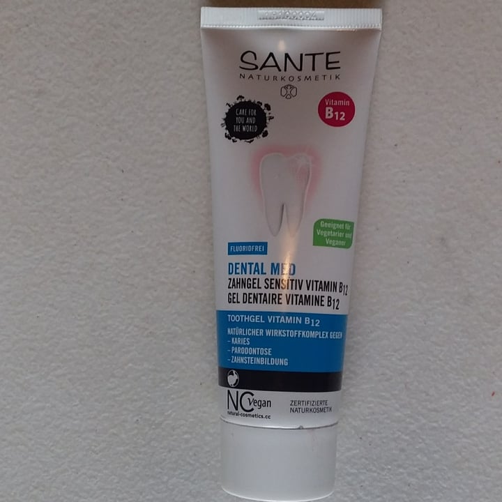 photo of Sante Naturkosmetik Dental Med Zahngel Sensitiv Vitamin B12 shared by @helen05 on  28 Jun 2020 - review