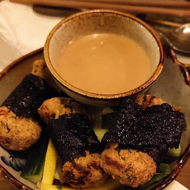 菜肴“seitan-fish in seaweed”的照片