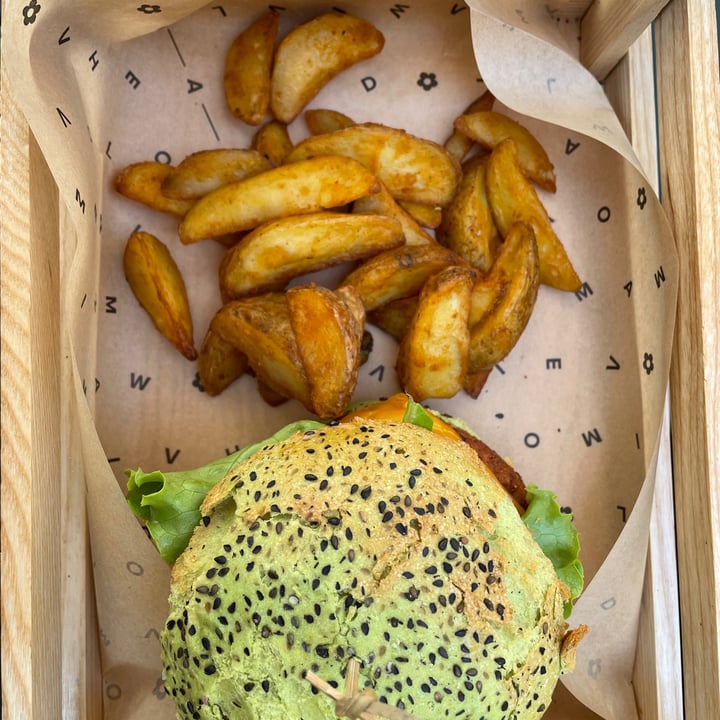 photo of Flower Burger Jungle Burger shared by @cristinavanazzi on  28 Apr 2022 - review