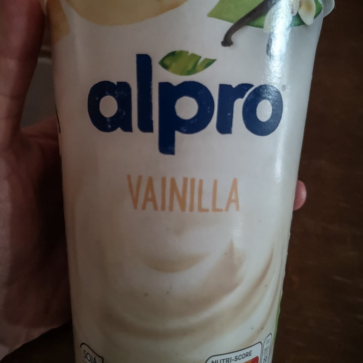 photo of Alpro Yogurt de soja sabor vainilla shared by @veganvancouple on  21 Jan 2021 - review