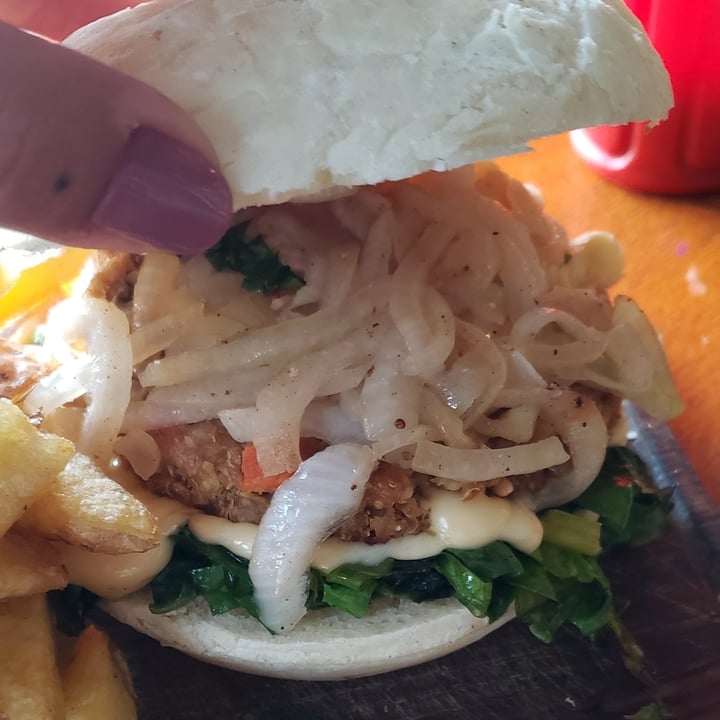 review photo of Cervecería OSS Hamburguesa Preta Vegana shared by @errecaro on 06 Feb 2022 - review