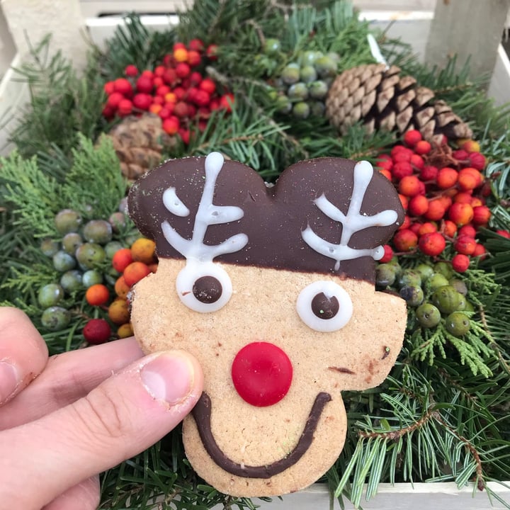 review photo of Coughlans Bakery Sutton Rudolph gingerbread shared by @vegansuttonmama on 11 Dec 2020 - review