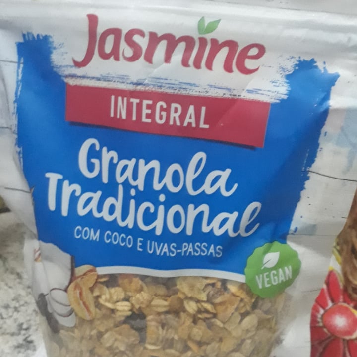 photo of Jasmine granola tradicional com coco e uvas-passas shared by @delgacorte on  12 Nov 2022 - review
