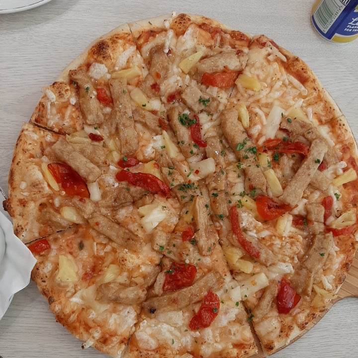 review photo of Panarottis Mimosa Mall Vegan Sweet Chilli Chicken, peppadew and pinapple pizza shared by @sineadsuter on 16 Dec 2020 - review