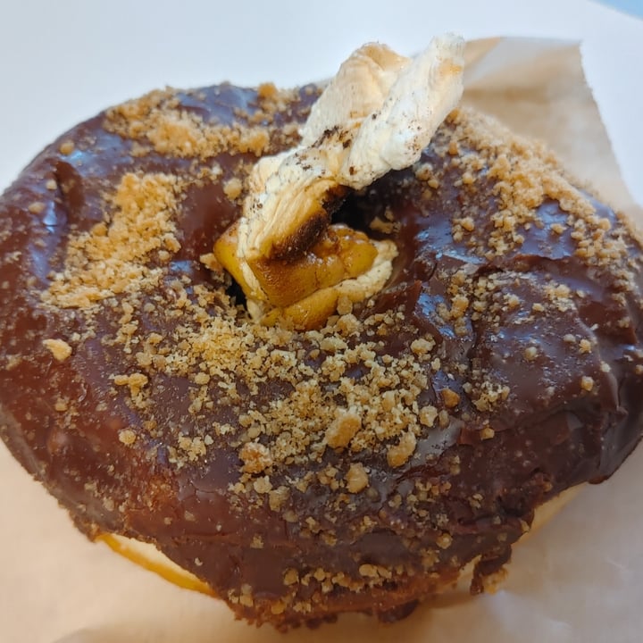 review photo of bloomer's on Queen Campfire S'mores Donut shared by @xvxq on 11 Jun 2021 - review
