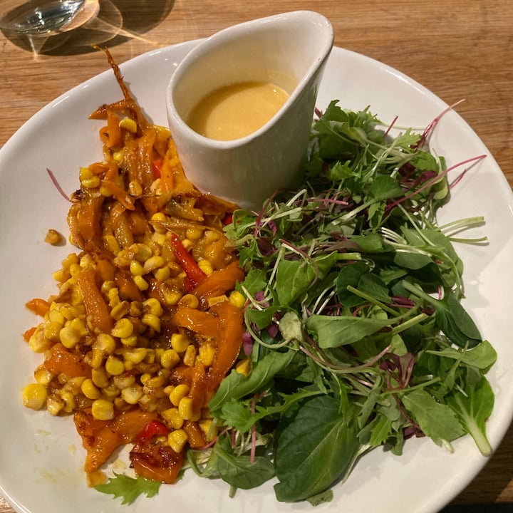 review photo of Woolworths Cafe Corn And Pepper Salad shared by @rachh2000 on 29 May 2021 - review