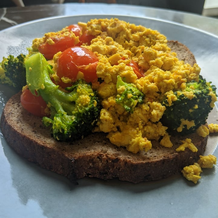 photo of Real Food Scrambled Tofu With Broccoli shared by @shawneofthedead on  25 Dec 2020 - review