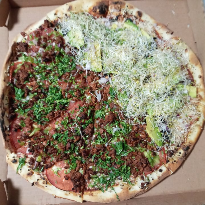 photo of Ixteriolo's Pizza combinada shared by @bettyveg on  05 Apr 2021 - review
