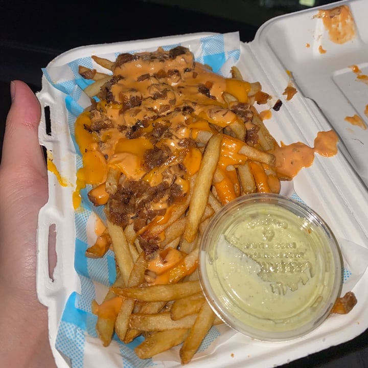 photo of Monty's Good Burger Max’d Out Fries shared by @merylg4v on  16 Mar 2021 - review
