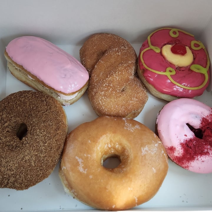 photo of Mmm Donuts • Café & Bakery Assorted donuts shared by @liljessicakes on  15 Jun 2022 - review